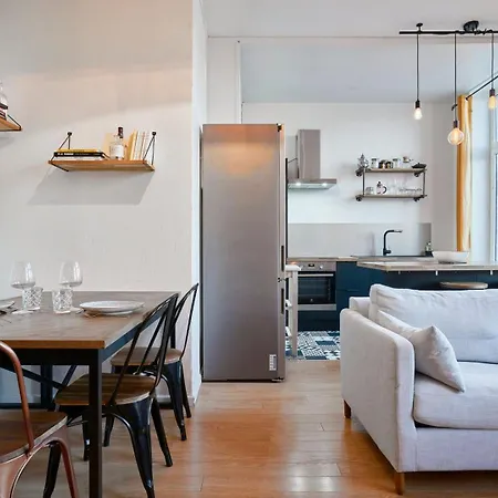 1 Bedroom Near Metro, Shops & Schools *