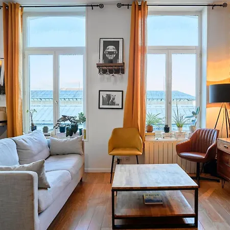 1 Bedroom Near Metro, Shops & Schools 아파트 릴