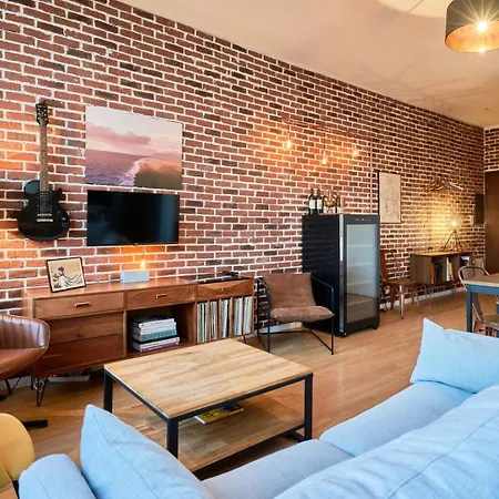 1 Bedroom Near Metro, Shops & Schools * 릴