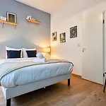 1 Bedroom Near Metro, Shops & Schools アパート *