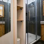 1 Bedroom Near Metro, Shops & Schools アパート リール