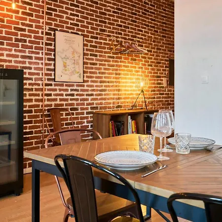 1 Bedroom Near Metro, Shops & Schools アパート *