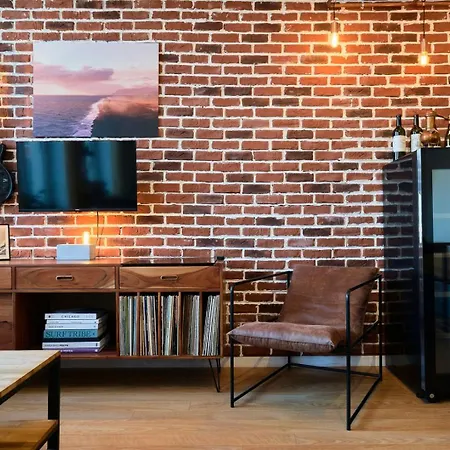 1 Bedroom Near Metro, Shops & Schools リール