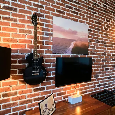 アパート 1 Bedroom Near Metro, Shops & Schools *