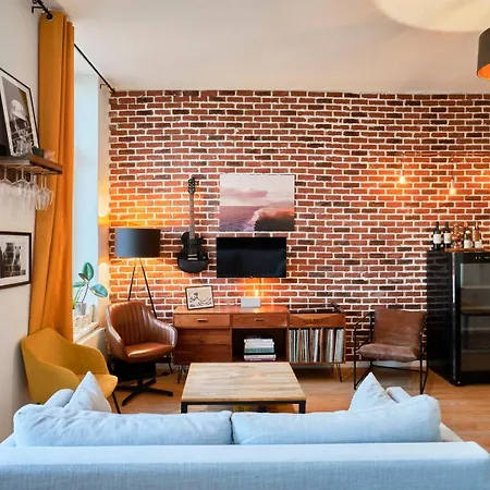 アパート 1 Bedroom Near Metro, Shops & Schools *