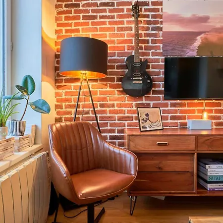 1 Bedroom Near Metro, Shops & Schools