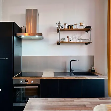 1 Bedroom Near Metro, Shops & Schools *