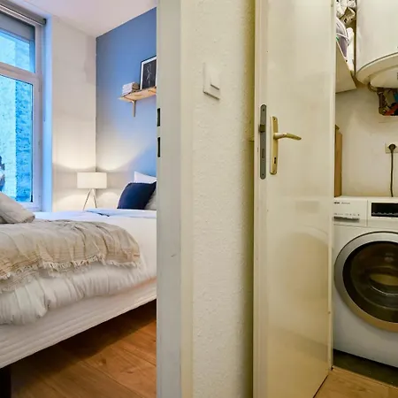 1 Bedroom Near Metro, Shops & Schools Λιλ
