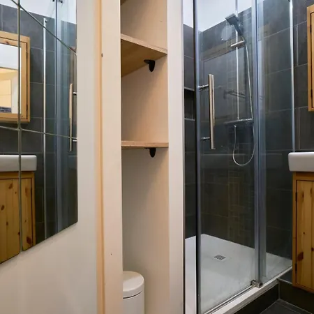 1 Bedroom Near Metro, Shops & Schools アパート リール