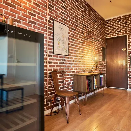 1 Bedroom Near Metro, Shops & Schools アパート *