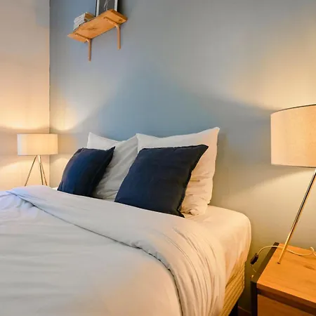 1 Bedroom Near Metro, Shops & Schools