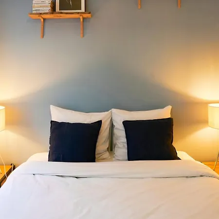 Lejlighed 1 Bedroom Near Metro, Shops & Schools