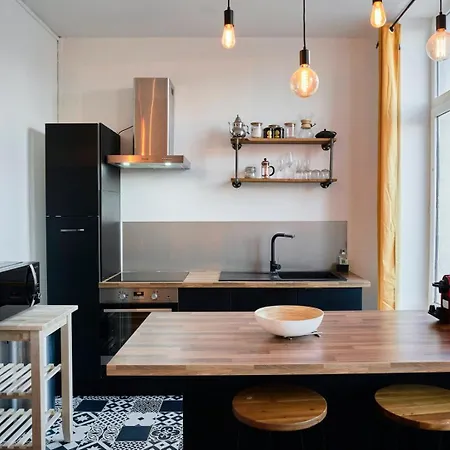 1 Bedroom Near Metro, Shops & Schools Lille