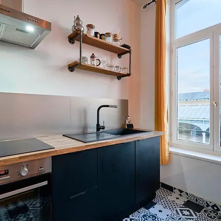 1 Bedroom Near Metro, Shops & Schools Lille